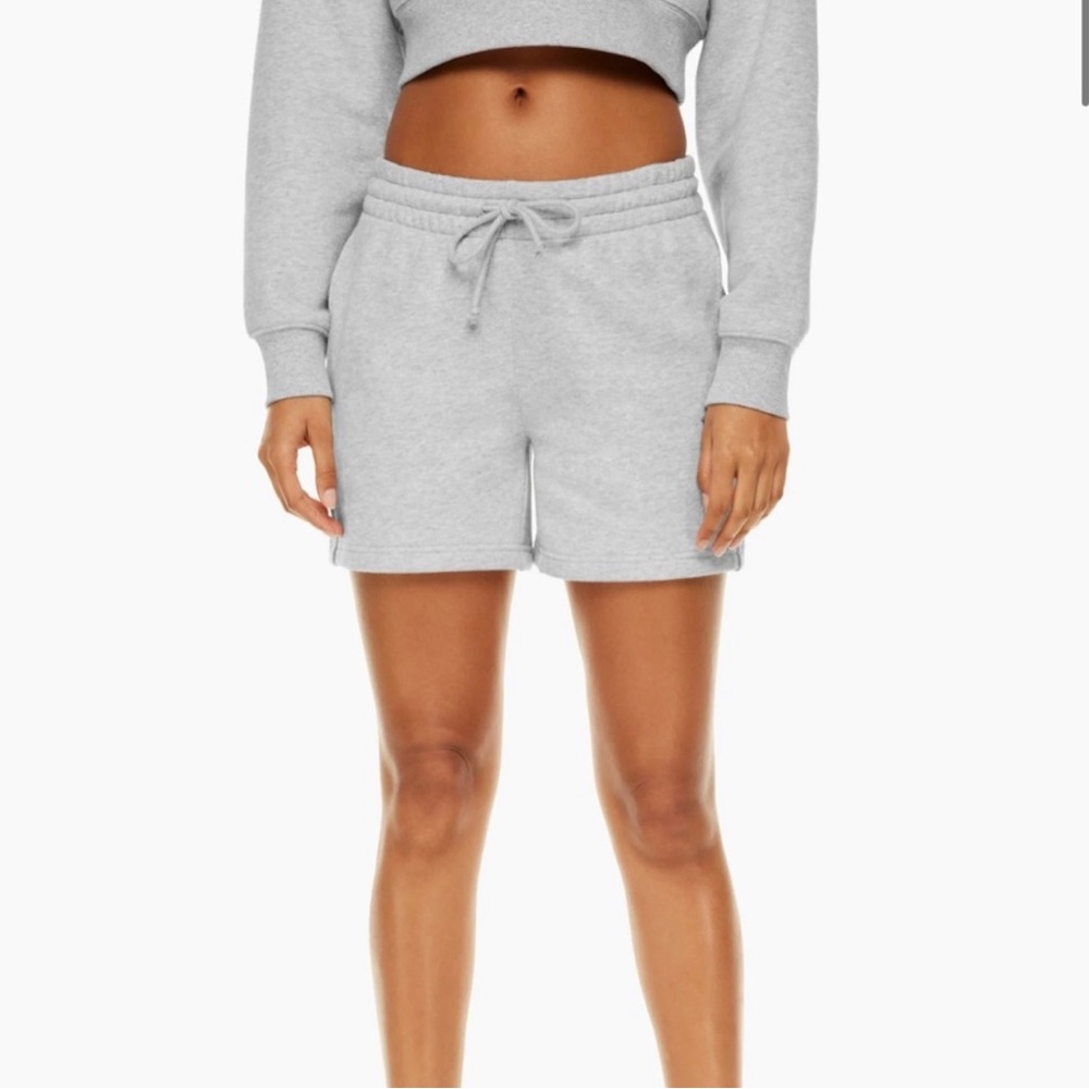 Aritzia TNA 5” Boyfriend Sweatshorts